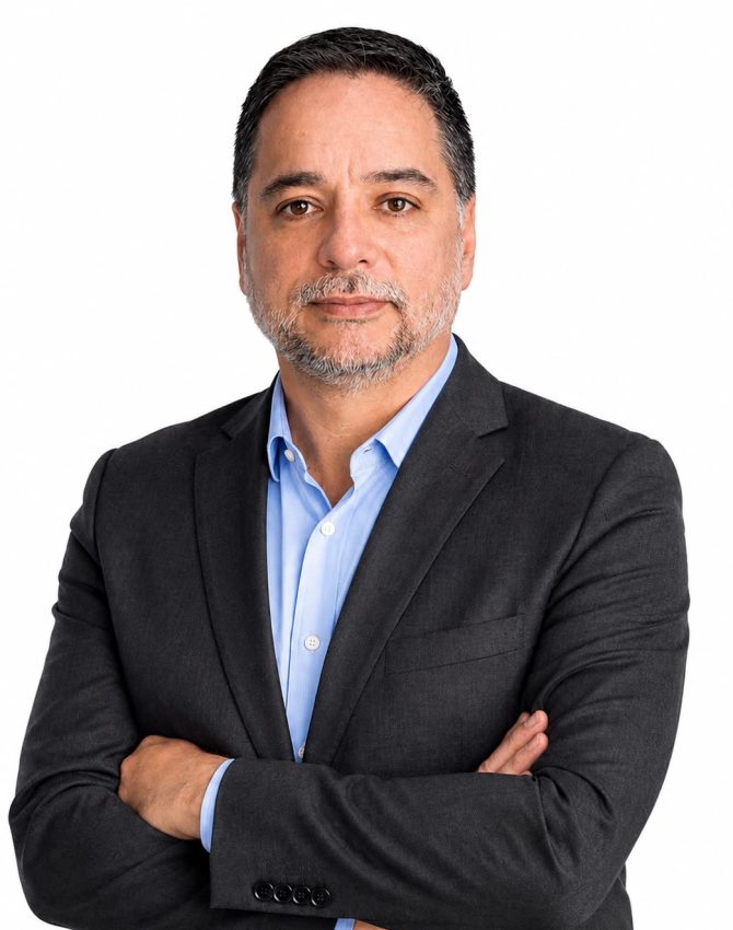 Dr. Óscar Calle
