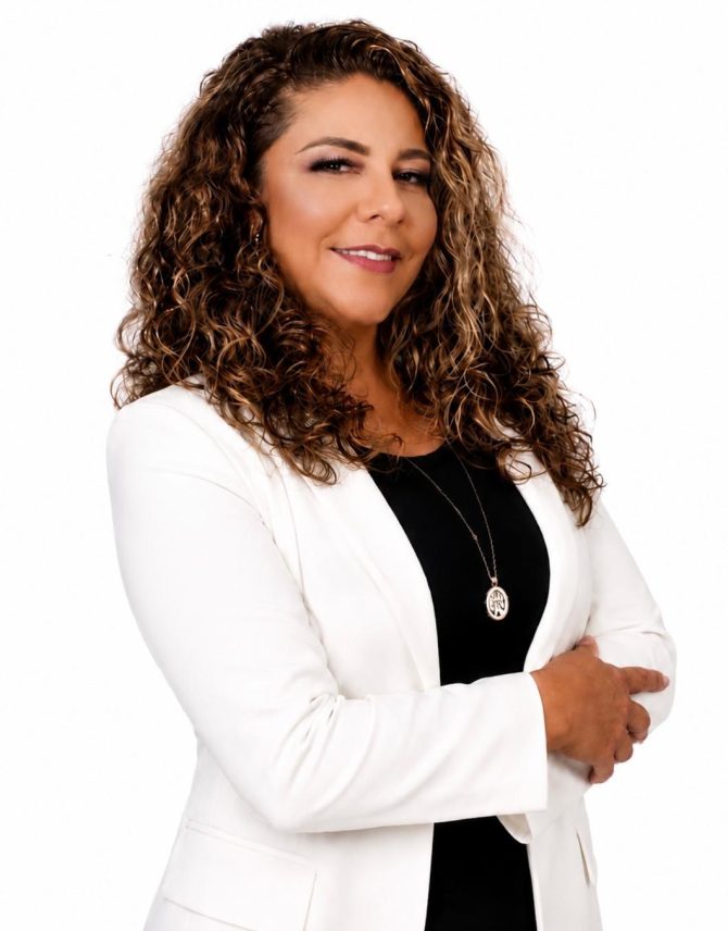 Dra Karla Aguilar